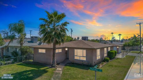 1101 Eureka St, Bakersfield, CA, 93305-5917 | Card Image