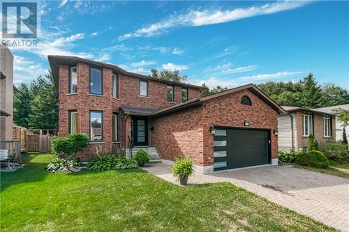 511 Stonegate Dr, Sudbury, ON, P3A5T8 | Card Image