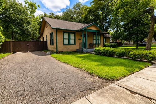 315 S Johnson St, Alvin, TX, 77511-2154 | Card Image