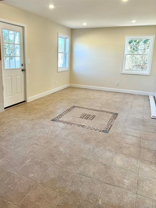 31 Perry Ln, Wheatley Heights, NY, 11798-1314 | Card Image