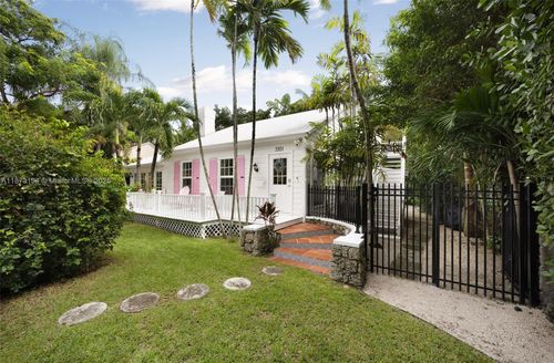 3951 Park Dr, Miami, FL, 33133-6740 | Card Image
