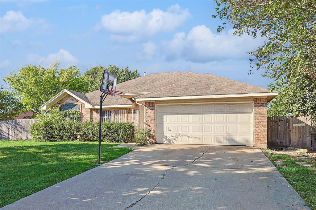 Essex Dr, Grand Prairie, TX 75052