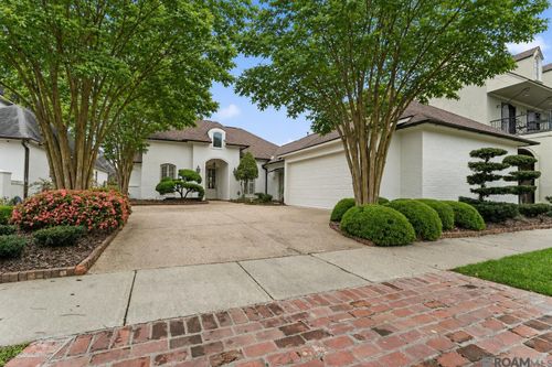 228 E Greens Dr, Baton Rouge, LA, 70810-8945 | Card Image