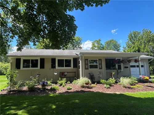 225 N Park Dr, Greece, NY, 14612-3915 | Card Image