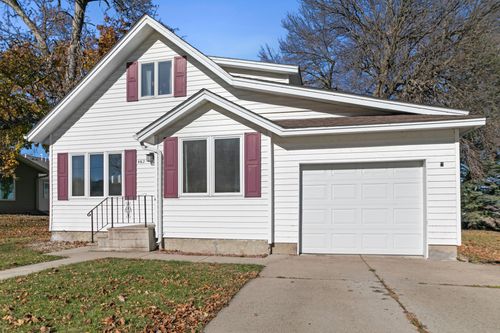 462 E Washington St, Le Center, MN, 56057-1736 | Card Image