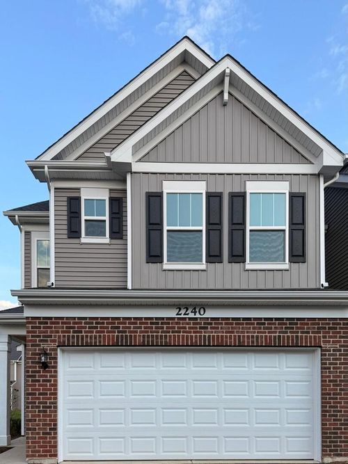 2240-2240 Horseshoe Cir, Naperville, IL, 60564-1056 | Card Image