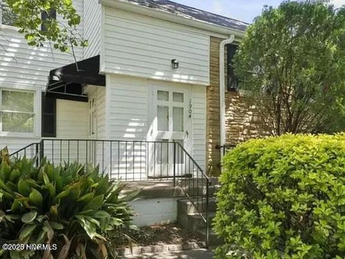 4-1904 Smallwood Dr, Raleigh, NC, 27605-1302 | Card Image