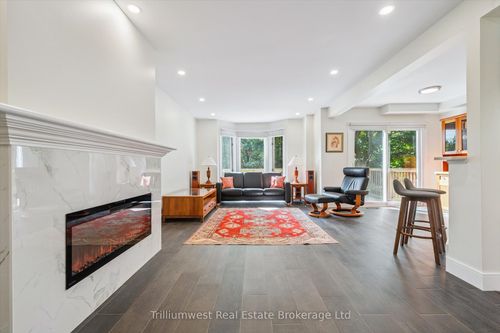 64-941 Gordon St, Guelph, ON, N1G4R9 | Card Image