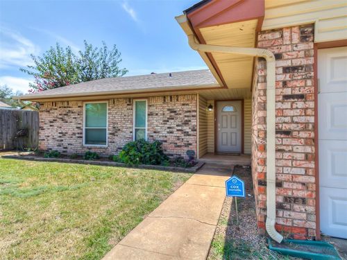 1208 Se 8th St, Moore, OK, 73160-7344 | Card Image