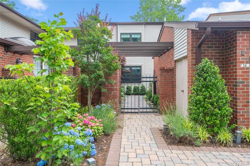 23 Estates Ter N, Manhasset, NY, 11030-4033 | Card Image