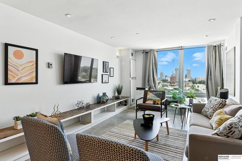 0s9g-3000 Farnam St, Omaha, NE, 68131-3521 | Card Image