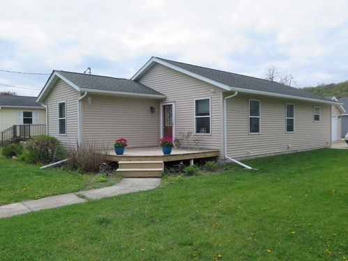 801 River Street, Decorah, IA, 52101 | Card Image