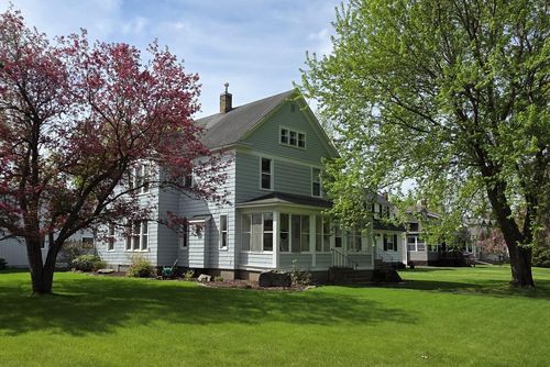 915 Riverside Dr, International Falls, MN, 56649-2244 | Card Image