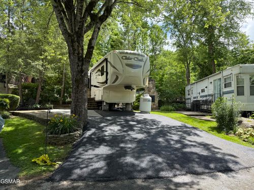 78-4229 E Parkway, Gatlinburg, TN, 37738-6427 | Card Image