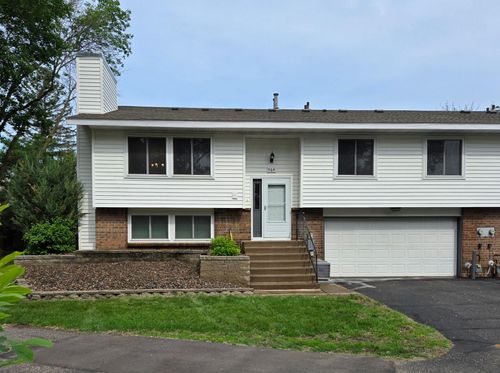 564 98th Ln Ne, Blaine, MN, 55434-1354 | Card Image