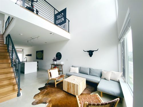 203-2002 E 7th St, Austin, TX, 78702-3588 | Card Image