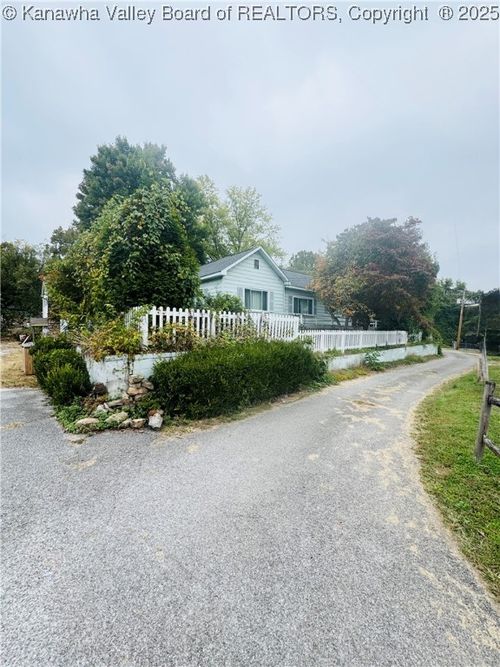 109 Georges Dr, Malden, WV, 25306-6535 | Card Image