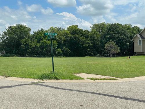 1102 Myles Dr, Wellington, KS, 67152-7807 | Card Image