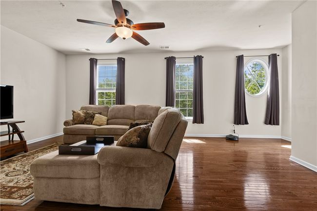 Tons of natural light | Image 6