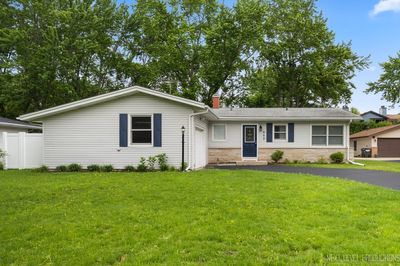 5S443 Glenoban Drive, House other with 3 bedrooms, 1 bathrooms and 1 parking in Naperville IL | Image 2