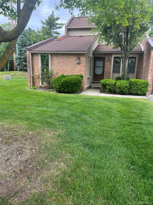 2906 Moon Lake Dr, West Bloomfield, MI, 48323-1841 | Card Image