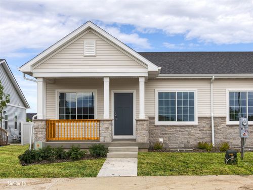 9764 Regatta Ln, Johnston, IA, 50131-3701 | Card Image