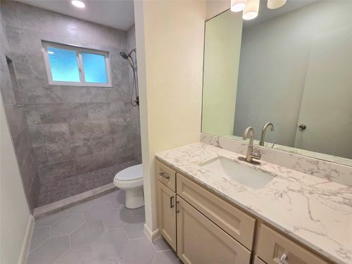 6414 Granite St, Houston, TX, 77092-4725 | Card Image