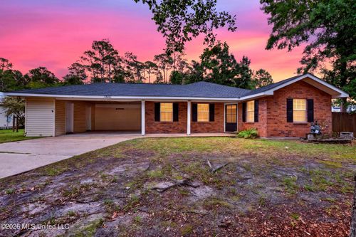 1540 Waveland Ave, Waveland, MS, 39576-2306 | Card Image