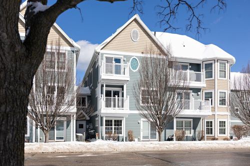 715 E State St, Traverse City, MI, 49686-2517 | Card Image