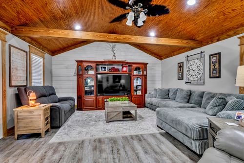 327 Co Rd 1107, Vinemont, AL, 35179 | Card Image