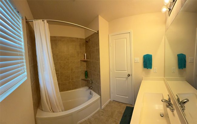 37E - 352 Circle Way, House other with 3 bedrooms, 3 bathrooms and 2 parking in Jarrell TX | Image 18