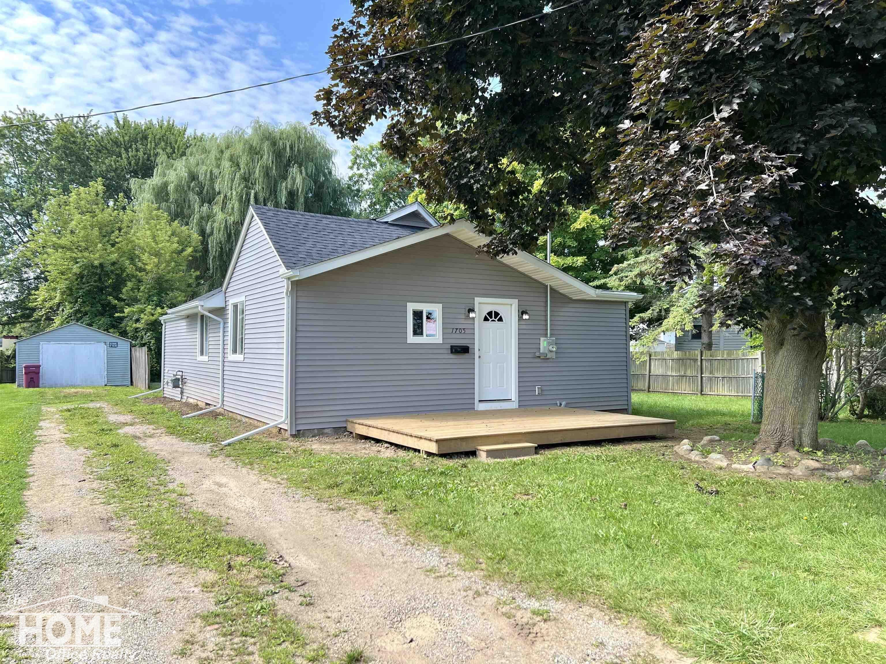 Stewart St, Owosso, MI 48867