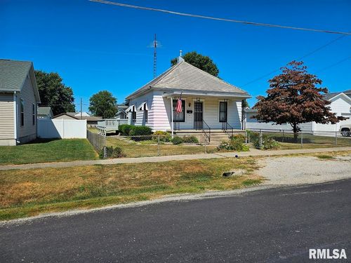 131 E Olive St, Virden, IL, 62690-1122 | Card Image