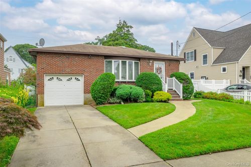 2120 Beech St, Wantagh, NY, 11793-4262 | Card Image