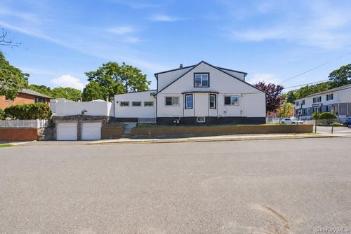 172 Crescent Pl, Yonkers, NY, 10704-1630 | Card Image