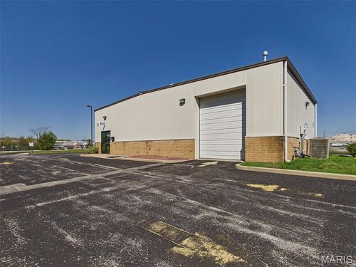 230 N Old Saint Louis Rd, Wood River, IL, 62095-1437 | Card Image