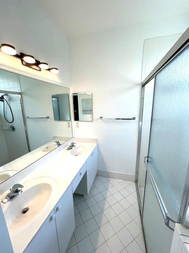9675 Crescent View Dr N, Condo with 3 bedrooms, 2 bathrooms and null parking in Boynton Beach FL | Image 12