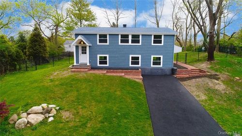 4 Bunny Ln, East Setauket, NY, 11733-3504 | Card Image