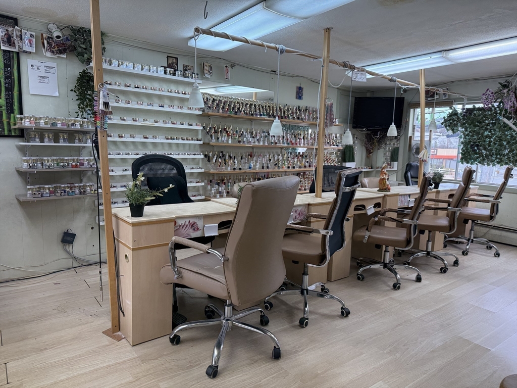 Commercial Lease in Burlington 4