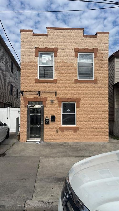 43 Andrews St, Staten Island, NY, 10305-4301 | Card Image