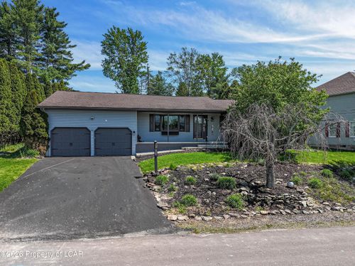 25 Idlewood Dr, Dallas, PA, 18612-9027 | Card Image