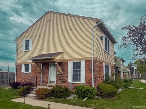 36721 Park Place Dr, Sterling Heights, MI, 48310-4226 | Card Image