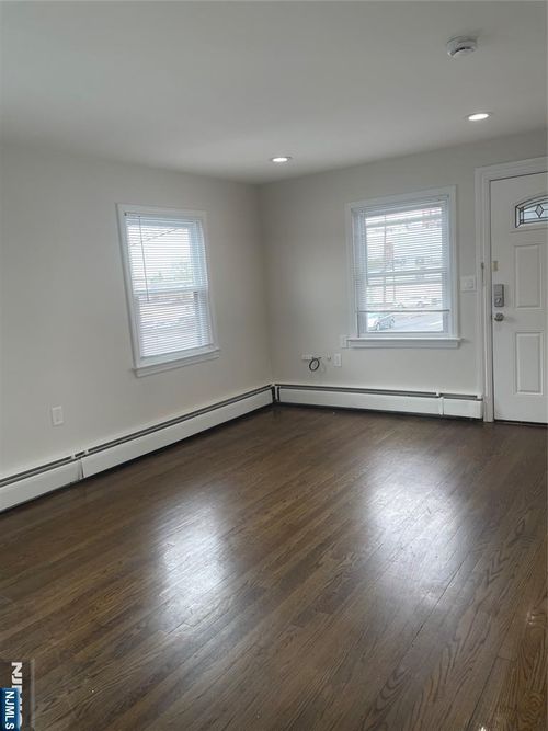 25 Legion Dr, Bergenfield, NJ, 07621-2386 | Card Image