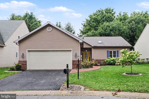 525 Waterside Cir, LEBANON, PA, 17042-9488 | Card Image