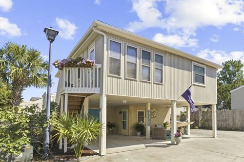 820 9th Ave S, North Myrtle Beach, SC, 29582-3487 | Card Image