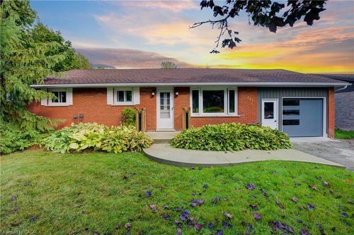 721 Waterloo St, Mount Forest, ON, N0G2L3 | Card Image