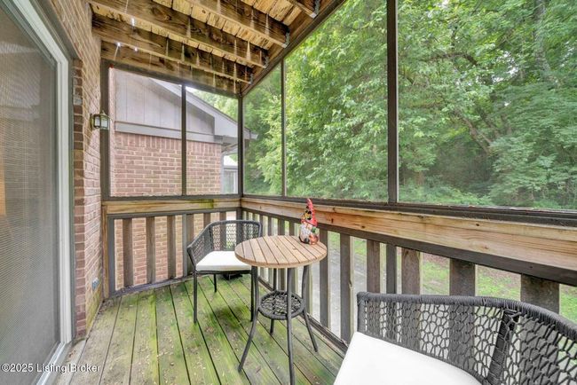 5503 Forest Lake Dr, Condo with 2 bedrooms, 3 bathrooms and null parking in Prospect KY | Image 18