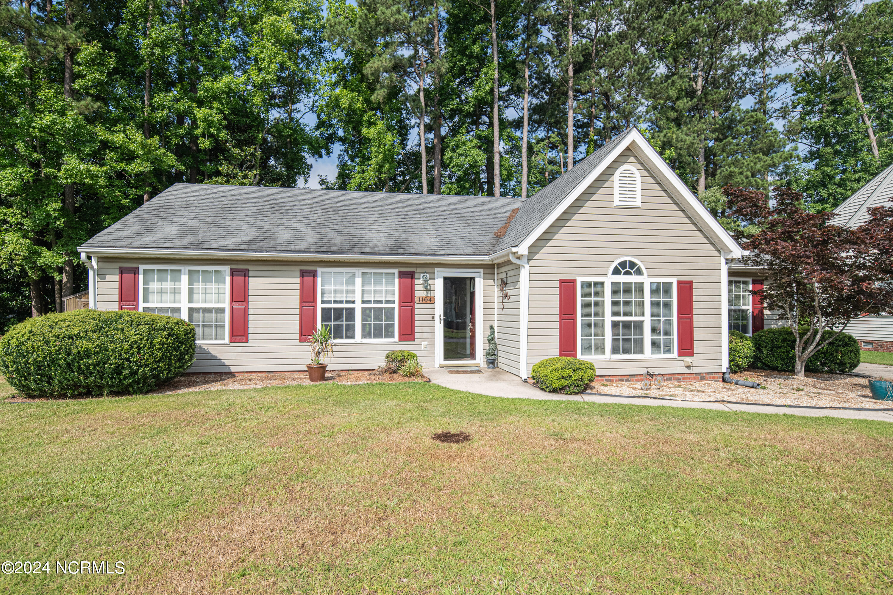 Pamela Dr, Kinston, NC 28504