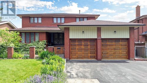29 Ernest Ave, North York, ON, M2J3T4 | Card Image