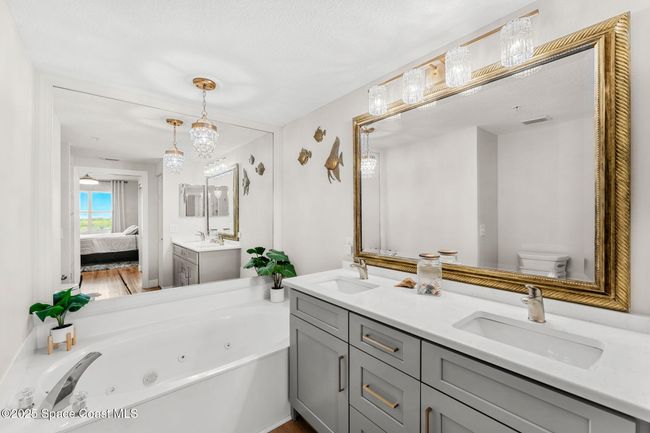 Dual Sinks & Jetted Tub | Image 26